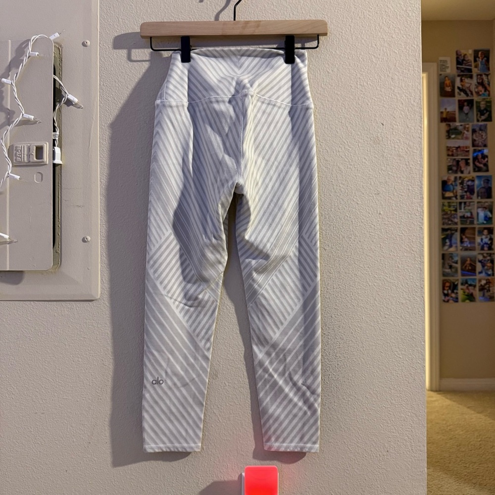 ALO Yoga White Striped Leggings - Picture 2 of 10
